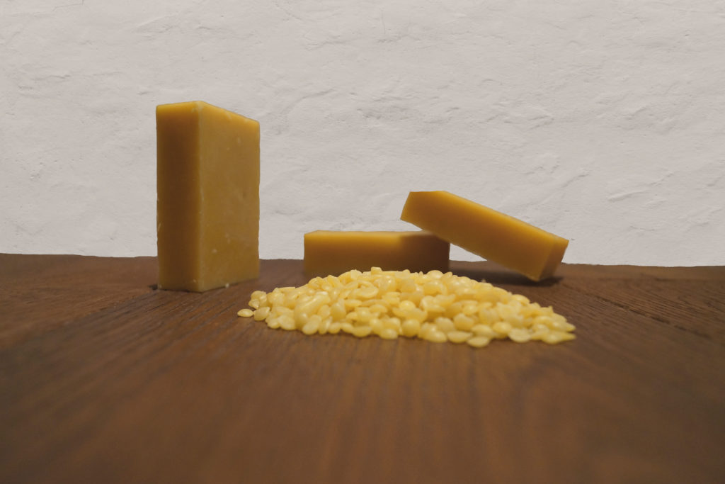 Pellets beeswax for the ecological waterproof beecoat membrane
